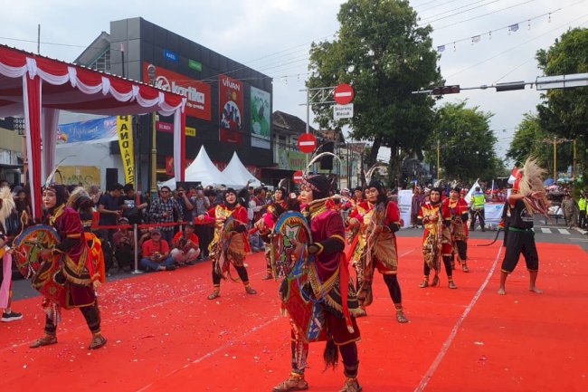 Kirab Budaya Kabupaten Klaten di padati ribuan warga