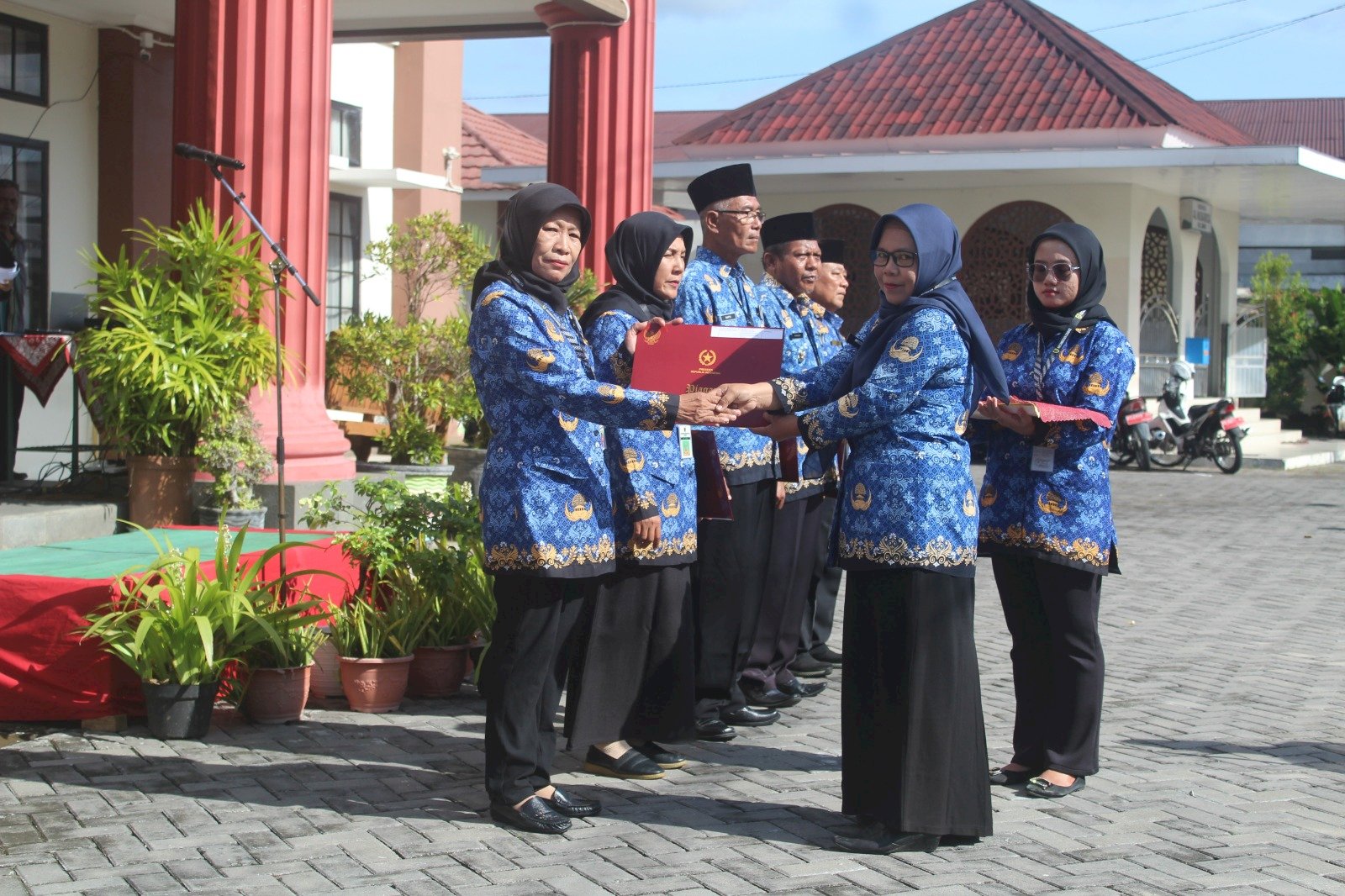 Upacara Hari Bela Negara dan Penyematan penghargaan Satyalancana